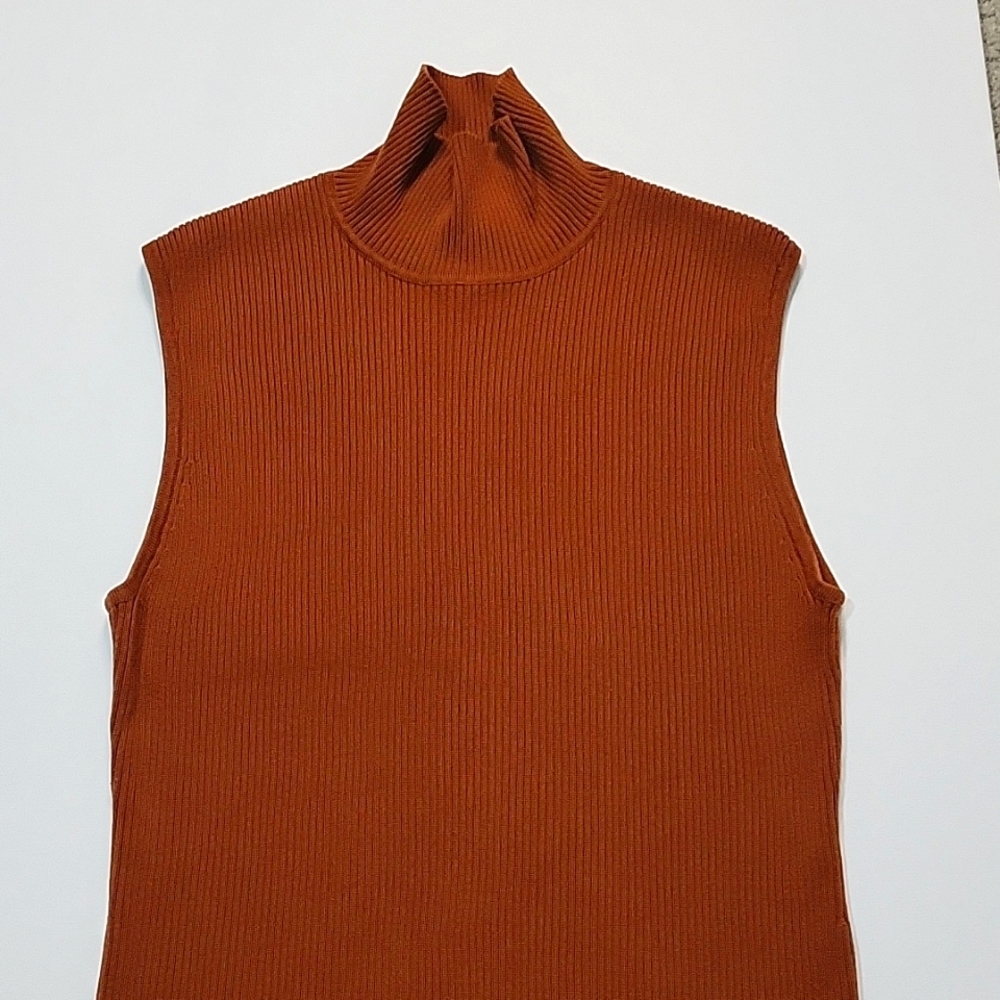 Sleeveless Turtleneck Shirt